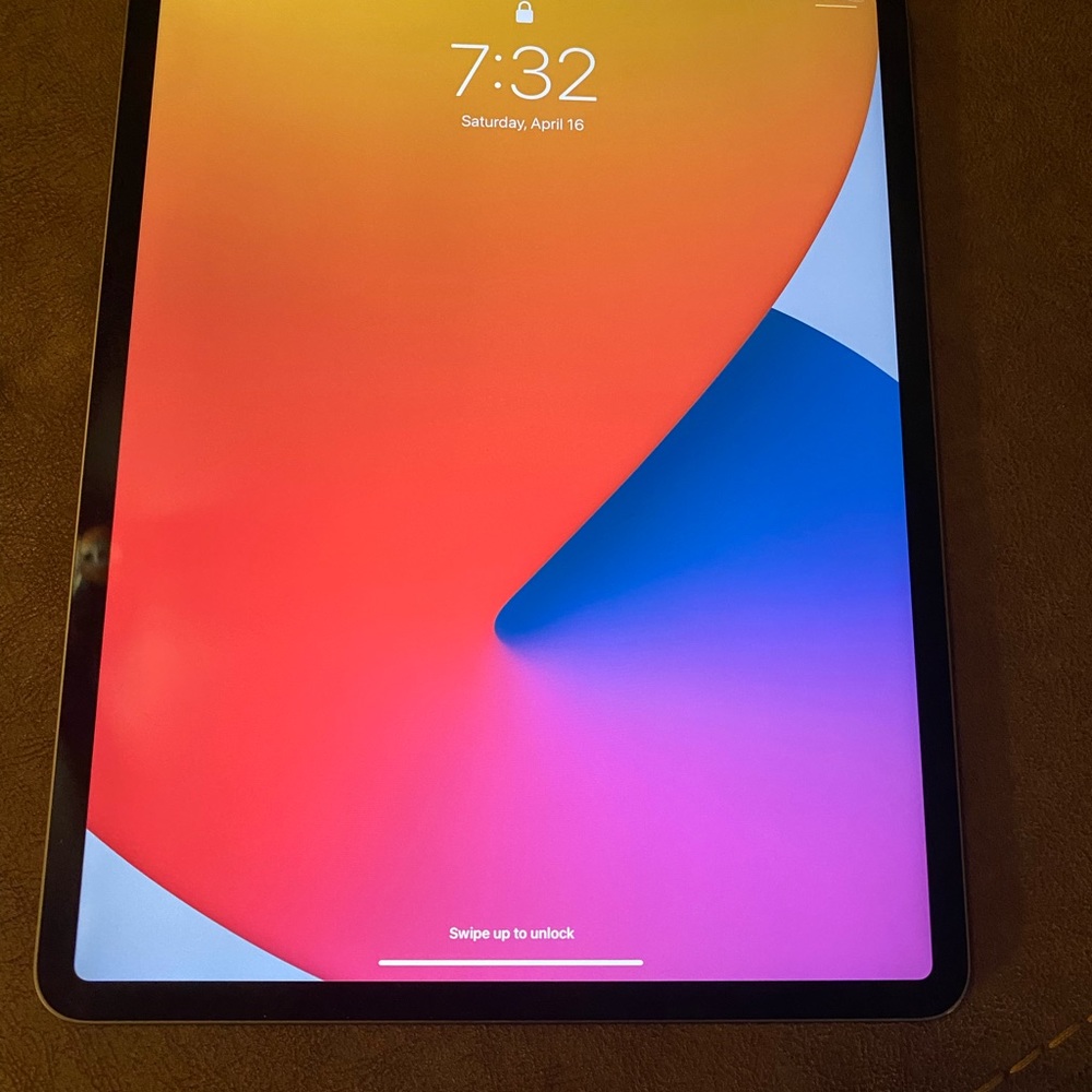 iPad 4th Gen 12.9” Wi-Fi + 4G 512GB